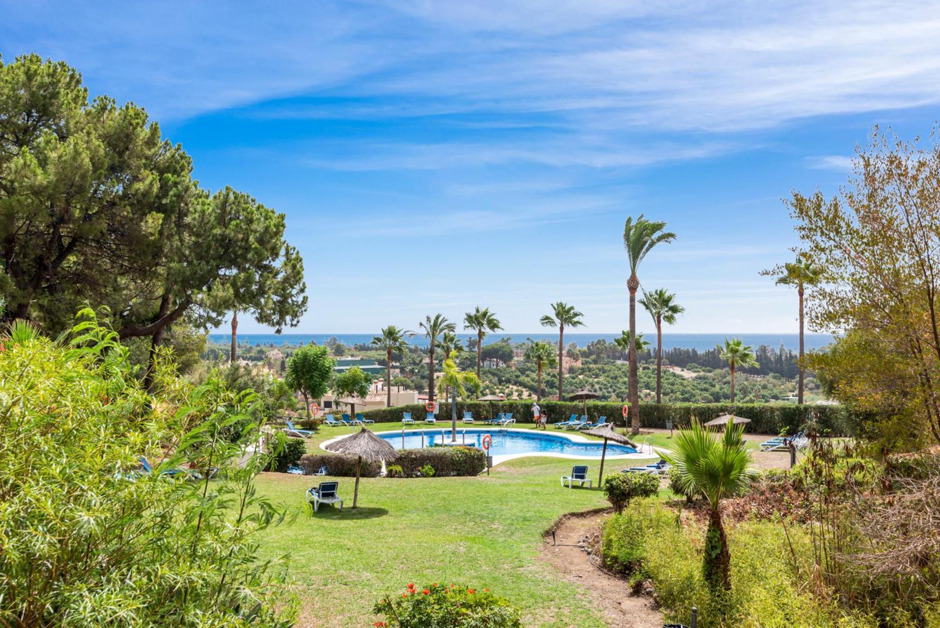 Sky And Sea Estepona Penthouse Exterior photo