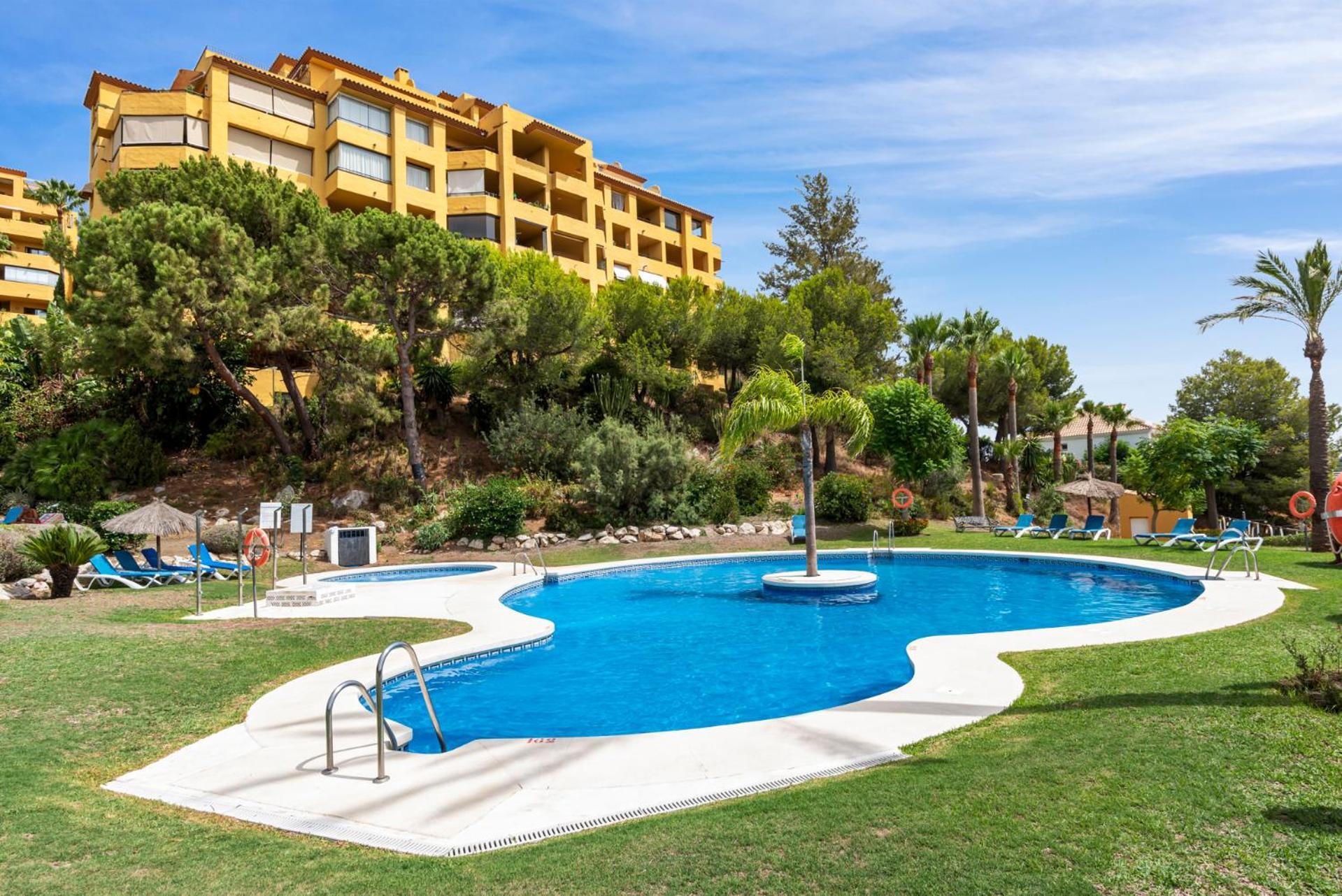 Sky And Sea Estepona Penthouse Exterior photo