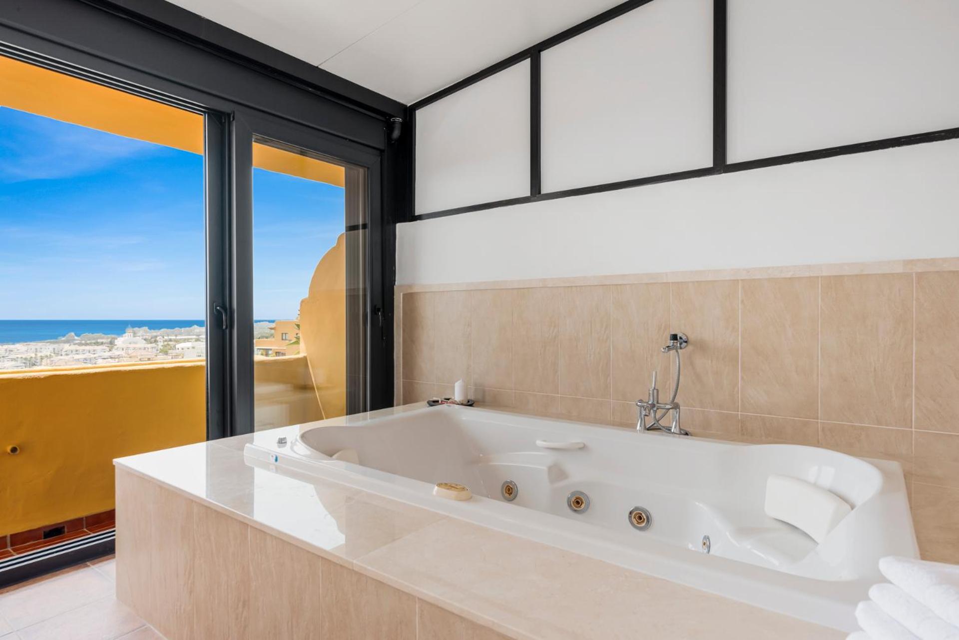 Sky And Sea Estepona Penthouse Exterior photo