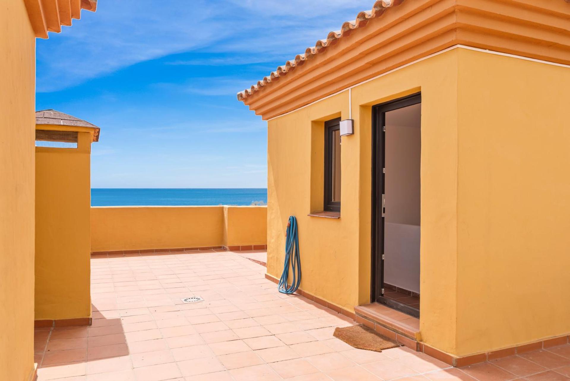 Sky And Sea Estepona Penthouse Exterior photo