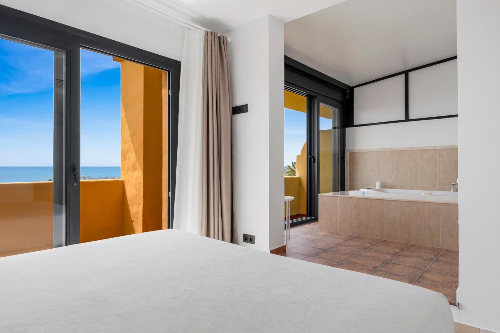 Sky And Sea Estepona Penthouse Exterior photo